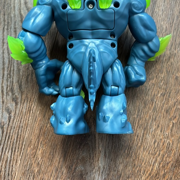 Beast Lab Shark Beast Creator Experiment Action Figure Toy, 7-1/2”. Blue, Green. - Picture 5 of 11